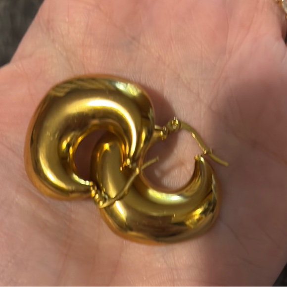 NWOT Gold Crescent Hoop Earrings - Picture 6 of 8